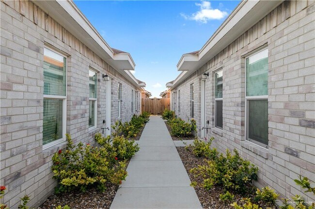 Foto del edificio - 14 La Pointe Ave