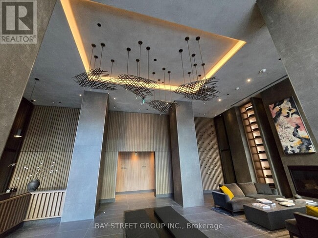 Building Photo - 55 Charles St E