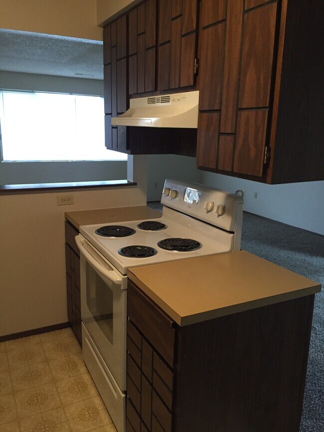 Building Photo - 1205 W Ivy Ave