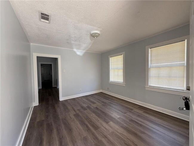 Building Photo - 1206 Alba St