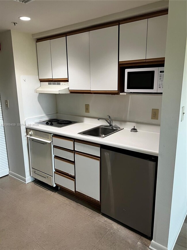 Foto del edificio - 5719 SW 72nd St