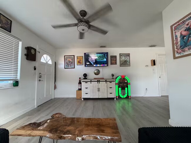 Foto del edificio - 5758 20th Ave N