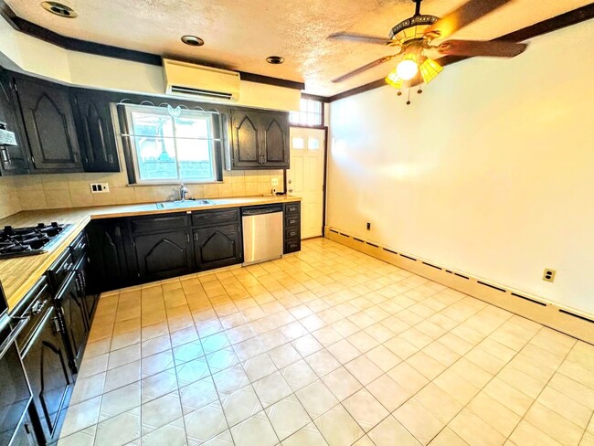 Foto del edificio - Lovely & Spacious 4BR/2BA South Philly Hom...