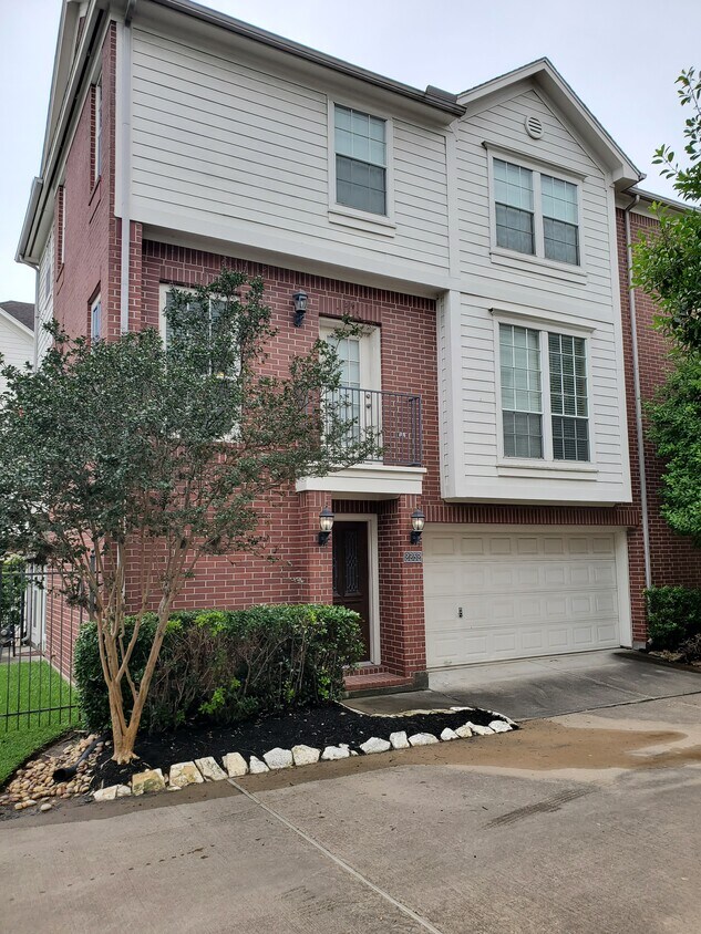 2252 La Branch St, Houston, TX 77002 Townhome Rentals in Houston TX