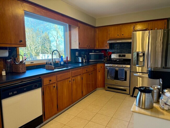 Foto del edificio - 12 Holiday Dr