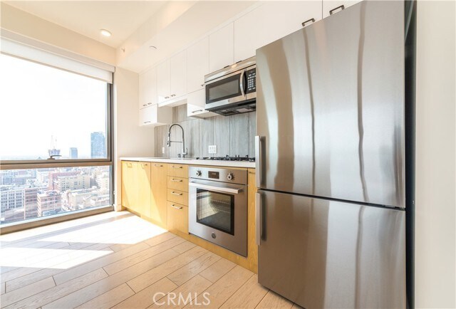 Building Photo - 400 S Broadway