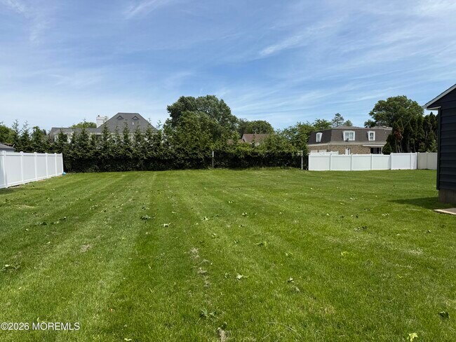 Foto del edificio - 474 Monmouth Rd