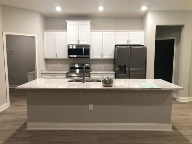 Foto del edificio - Like new, 2023 construction, four bedroom,...