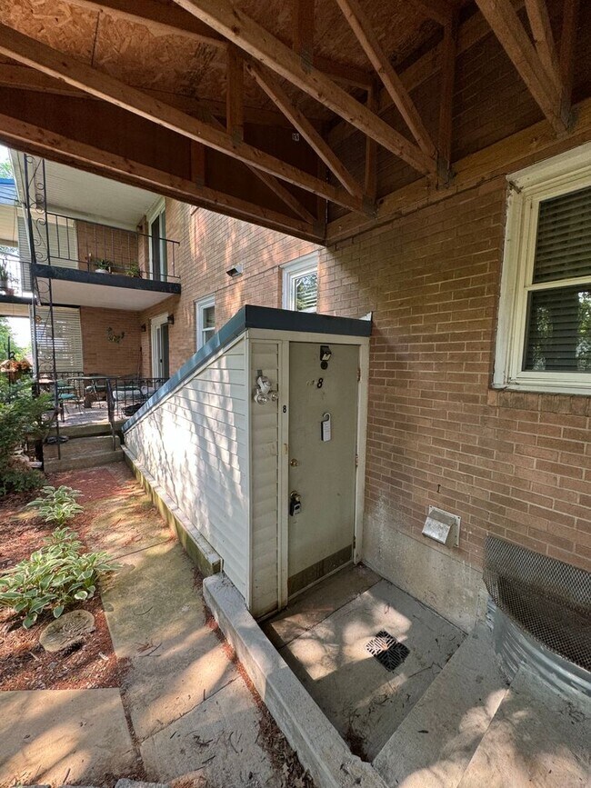 2066 Chester St Unit 8B, Bethlehem, PA 18017 Room for Rent in