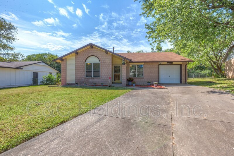 Foto principal - 18530 E 4th St