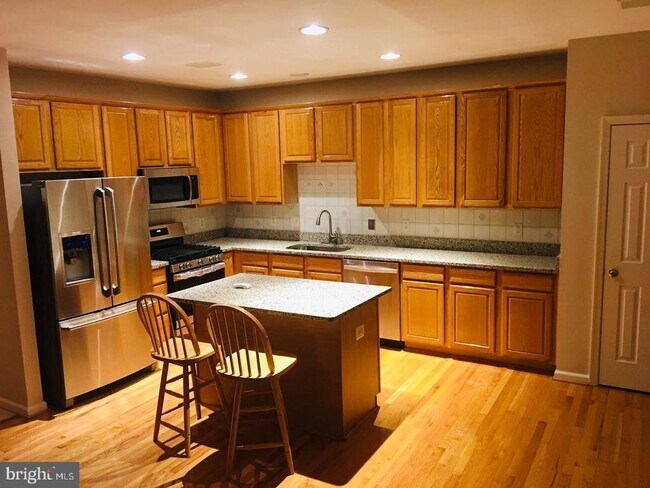 Building Photo - 6264 Shackelford Terrace