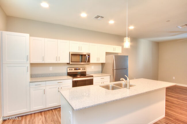 Building Photo - 2245 N Dayton St