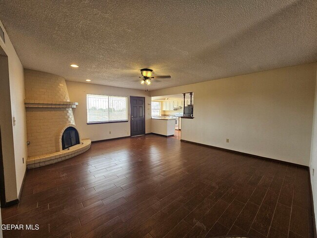 Building Photo - 10604 Pleasant Hills Dr