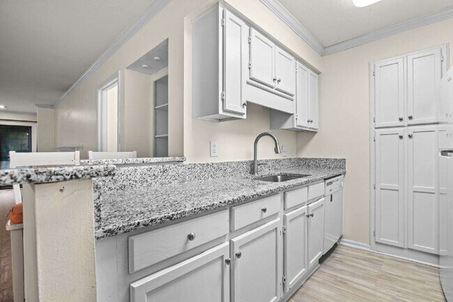 Foto del edificio - 3115 Pine Heights Dr NE