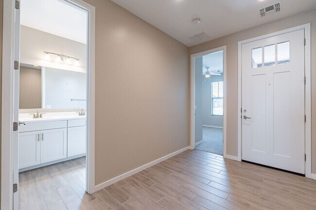 Building Photo - Charming 3-Bedroom Home in Verrado with St...