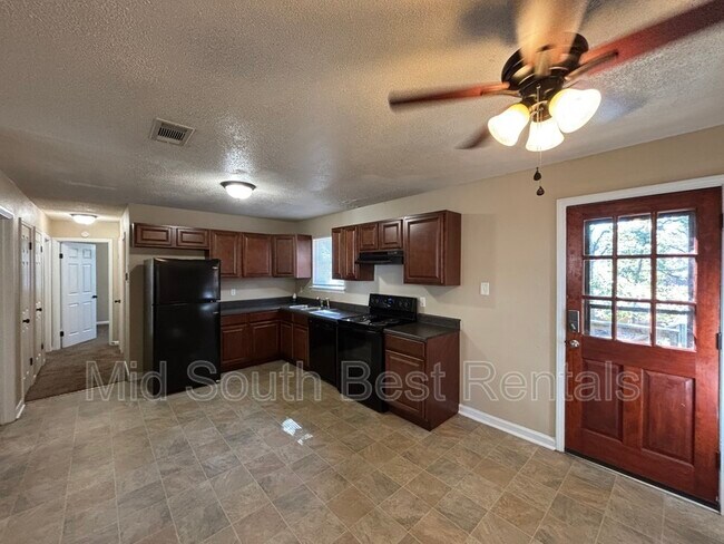 Foto del edificio - 413 Lindenhurst Dr