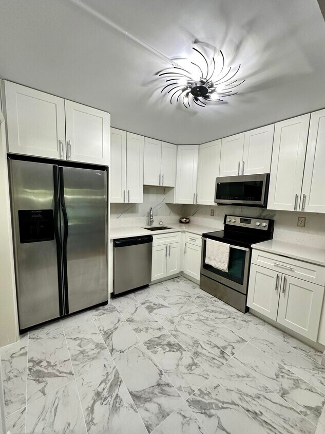 Foto principal - 9235 SW 8th St