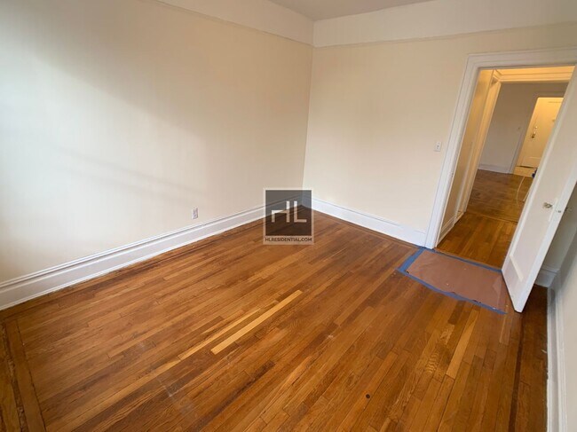 Foto del edificio - 2066 EAST 15 STREET unit 2C