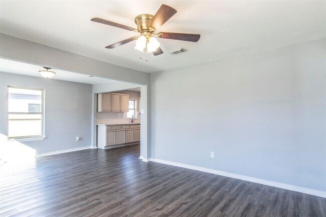 Building Photo - 1419 Tarley St