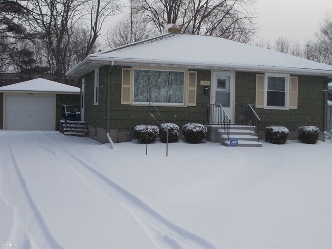 Foto del edificio - 3 br, 2 bath House - 7565 Southeastern Ave...