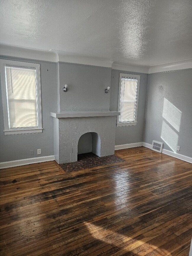 Foto del edificio - 16505 Stansbury Ave