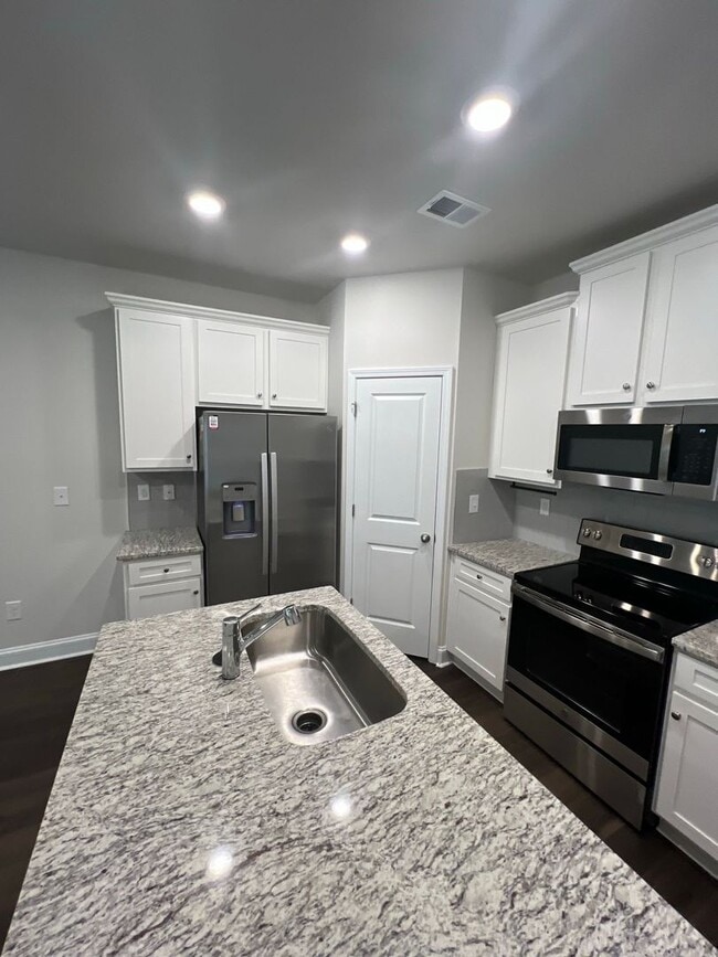 Interior Photo - Mintworth Commons