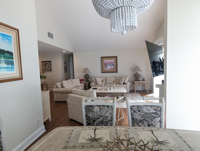 Building Photo - 17042 Traverse Cir