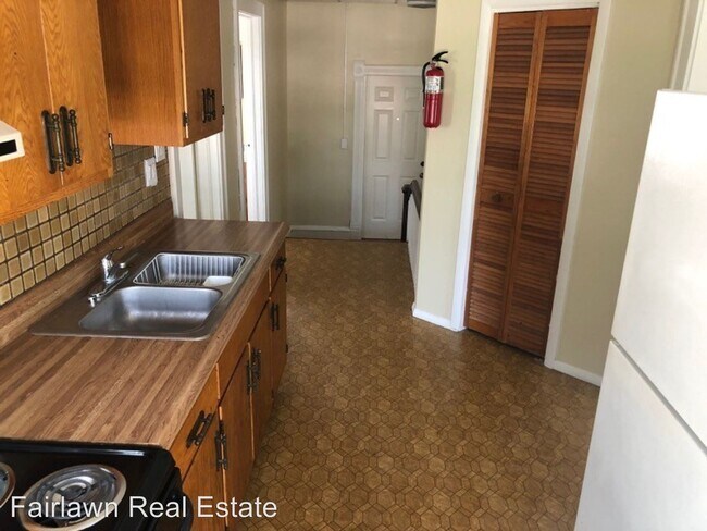 Building Photo - 2 br, 1 bath Apartment - 806 S Randolph