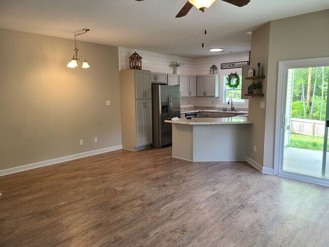 Building Photo - Beautiful 3 Bedroom 2.5 Bath Holly Ridge T...