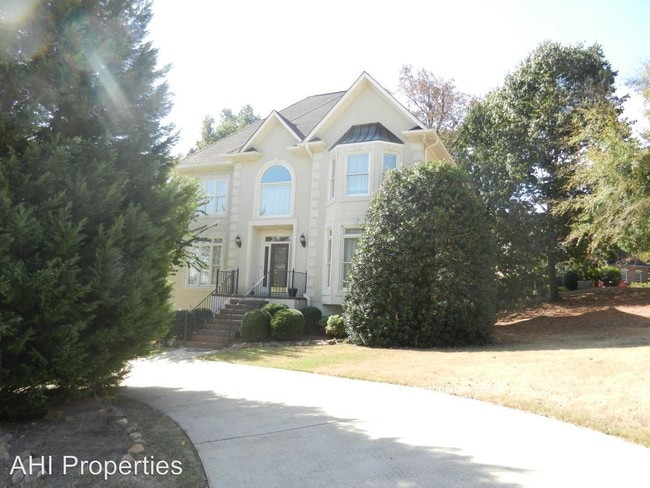 Building Photo - 5097 Lake Crest Cir