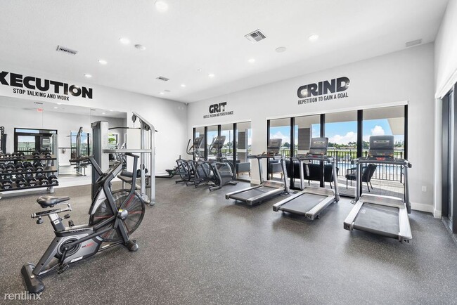 Building Photo - Studio, 1 bath Condo - 1600 W 49th St NUEV...