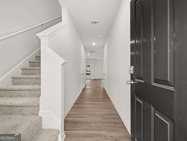 Foto del edificio - 5976 Skylar Dr