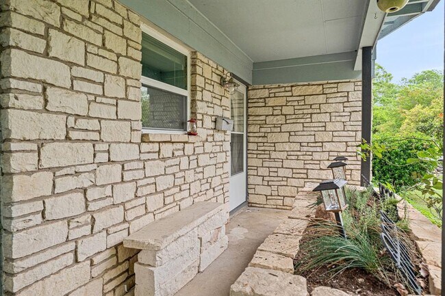 Foto del edificio - 1422 Yorkshire Dr