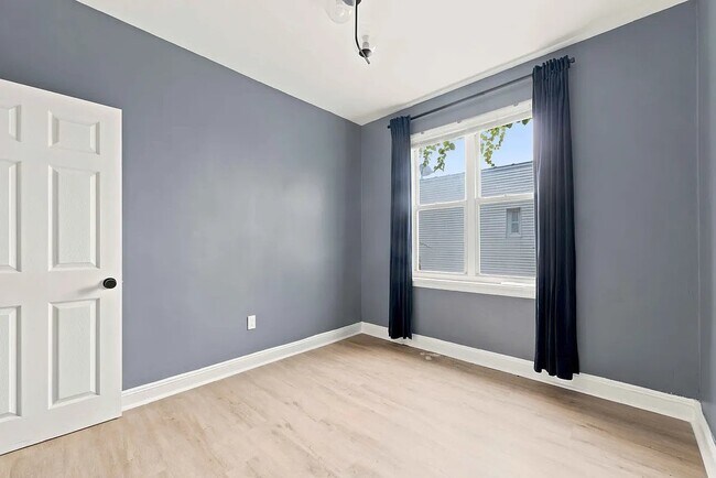 Foto del edificio - 38-18 47th Ave