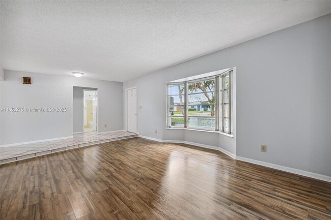 Foto del edificio - 9431 NW 23rd St