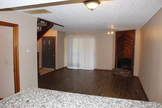 Building Photo - 13907 Fairhill Ave