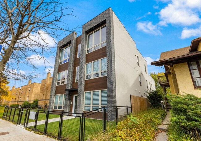 Foto del edificio - 4931 N Kimball Ave