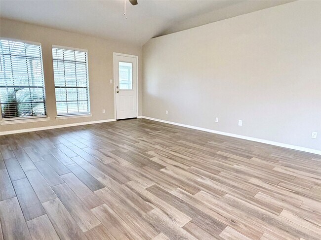 Foto del edificio - 2712 Monroe Ave