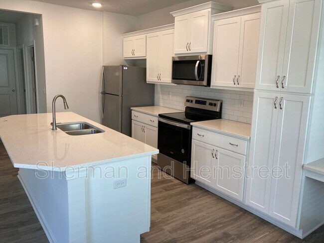 Building Photo - 2014 Lotus Dr