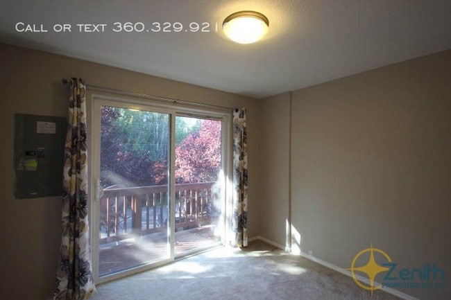Building Photo - 4416 NE Nicholson Loop