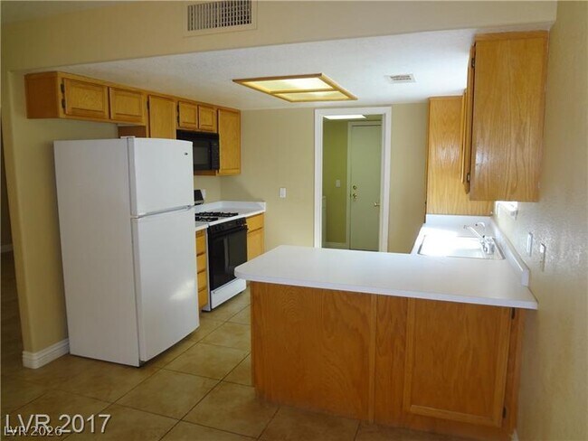 Foto del edificio - 7509 Bowles Dr