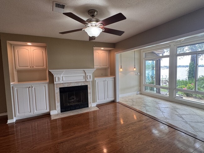 Building Photo - 806 Regatta Cir
