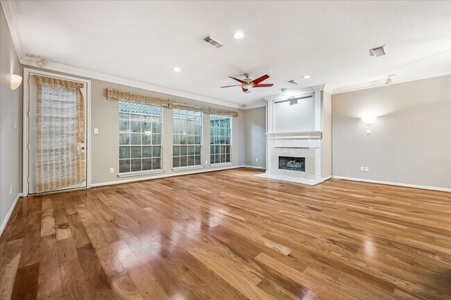 Foto del edificio - 4443 Castle Ct Pl