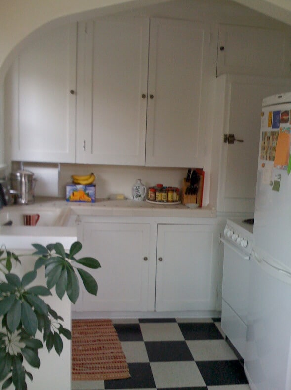 Kitchen - Woodlawn Crest Apartments