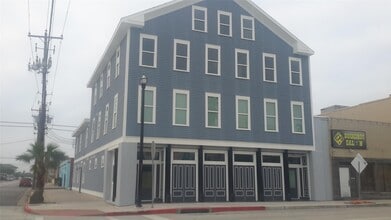 Building Photo - 405 24th St