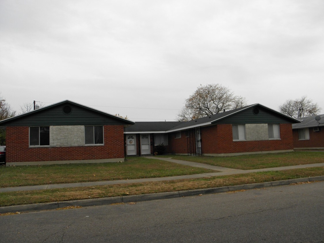 Primary Photo - 460-466 Burman Ave
