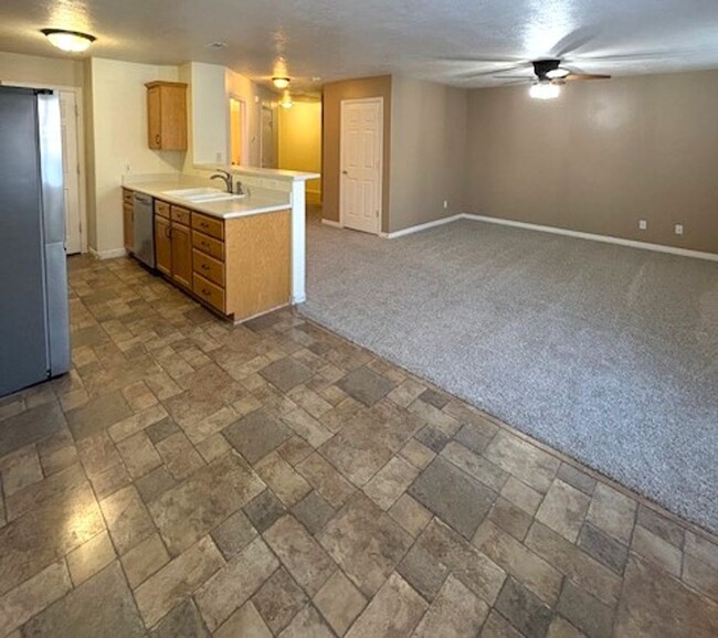 Foto del edificio - 3 Bedroom Townhome in South Jordan!