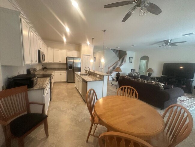 Foto del edificio - Beautiful New 4 Bedroom Home