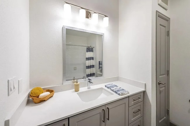 Building Photo - Upper Kirby +$500 off 1/Month!