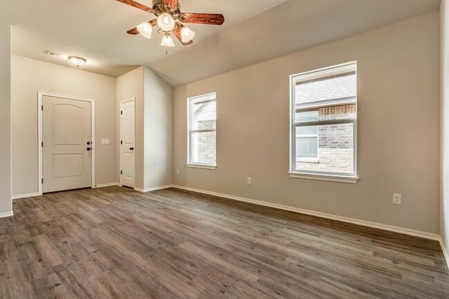 Building Photo - 320 Chalk Hill Ct
